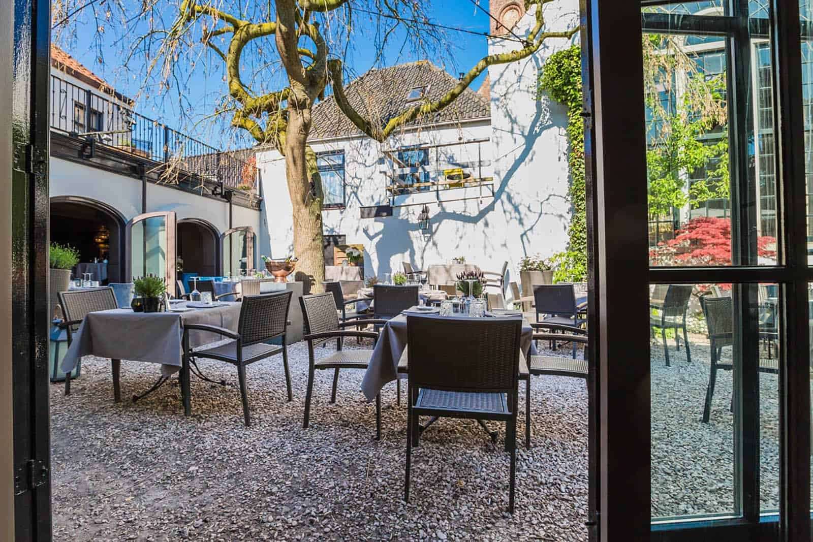 Doorkijk van de Terraszaal naar het Heerenterras