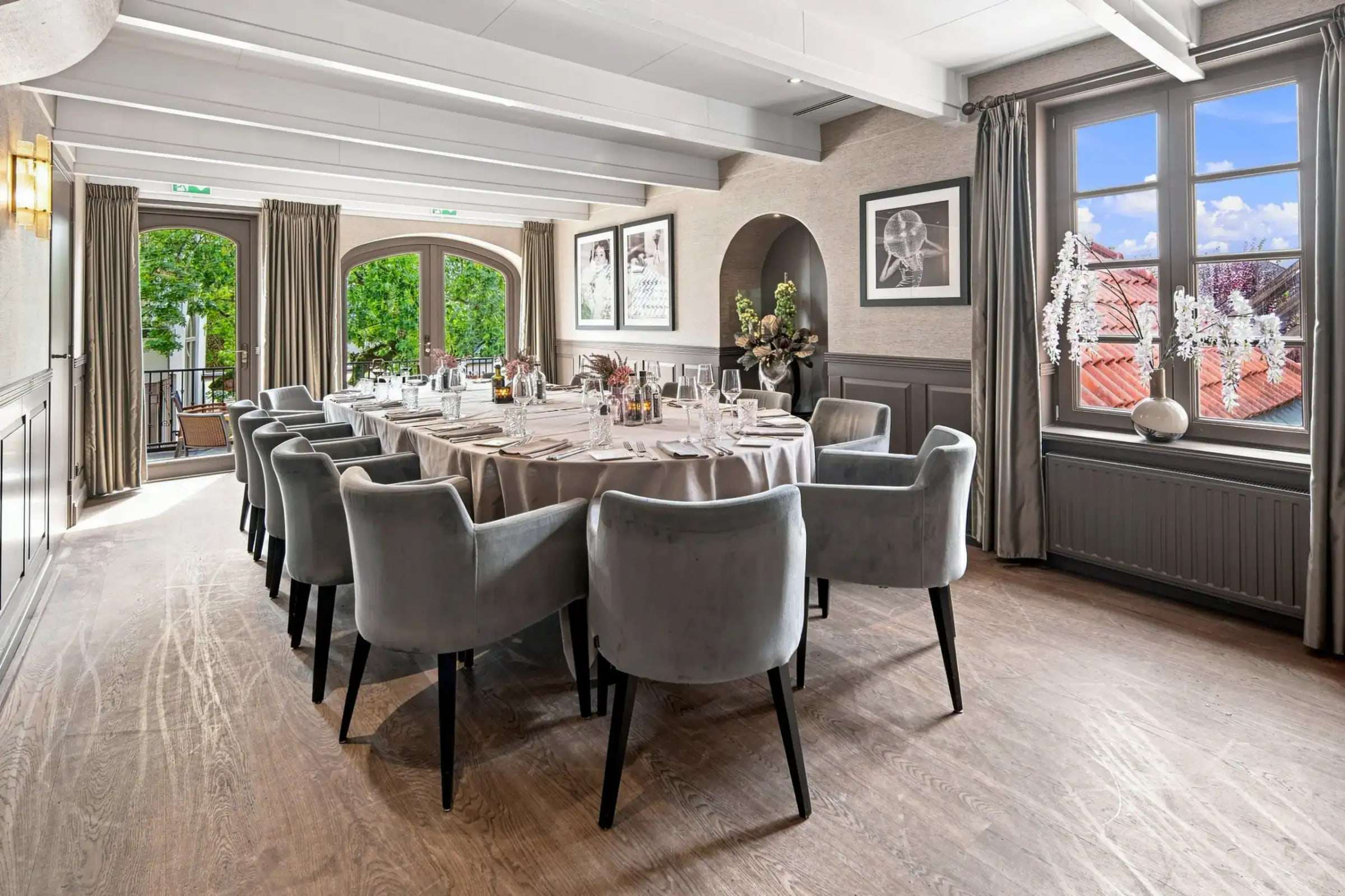 Ronde tafels in de Torenzaal